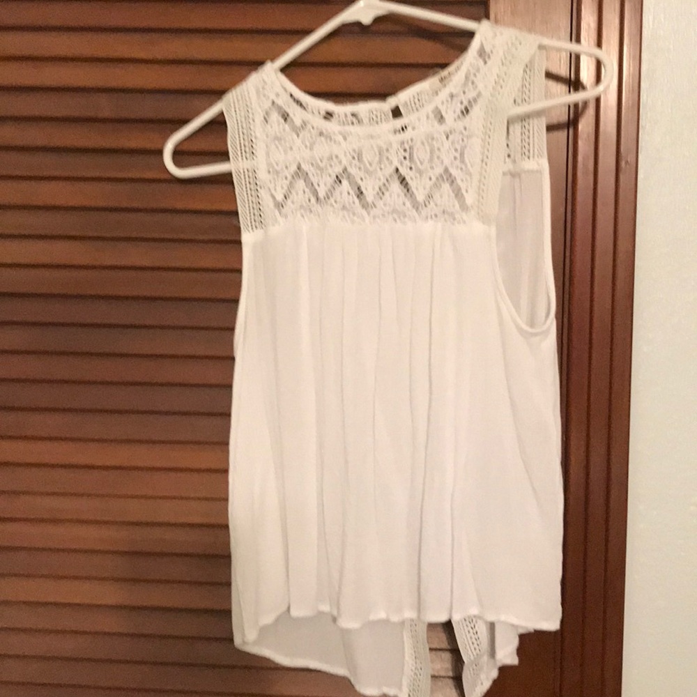 ⭐️Bundle 5 for $20⭐️ White beachy sleeveless top